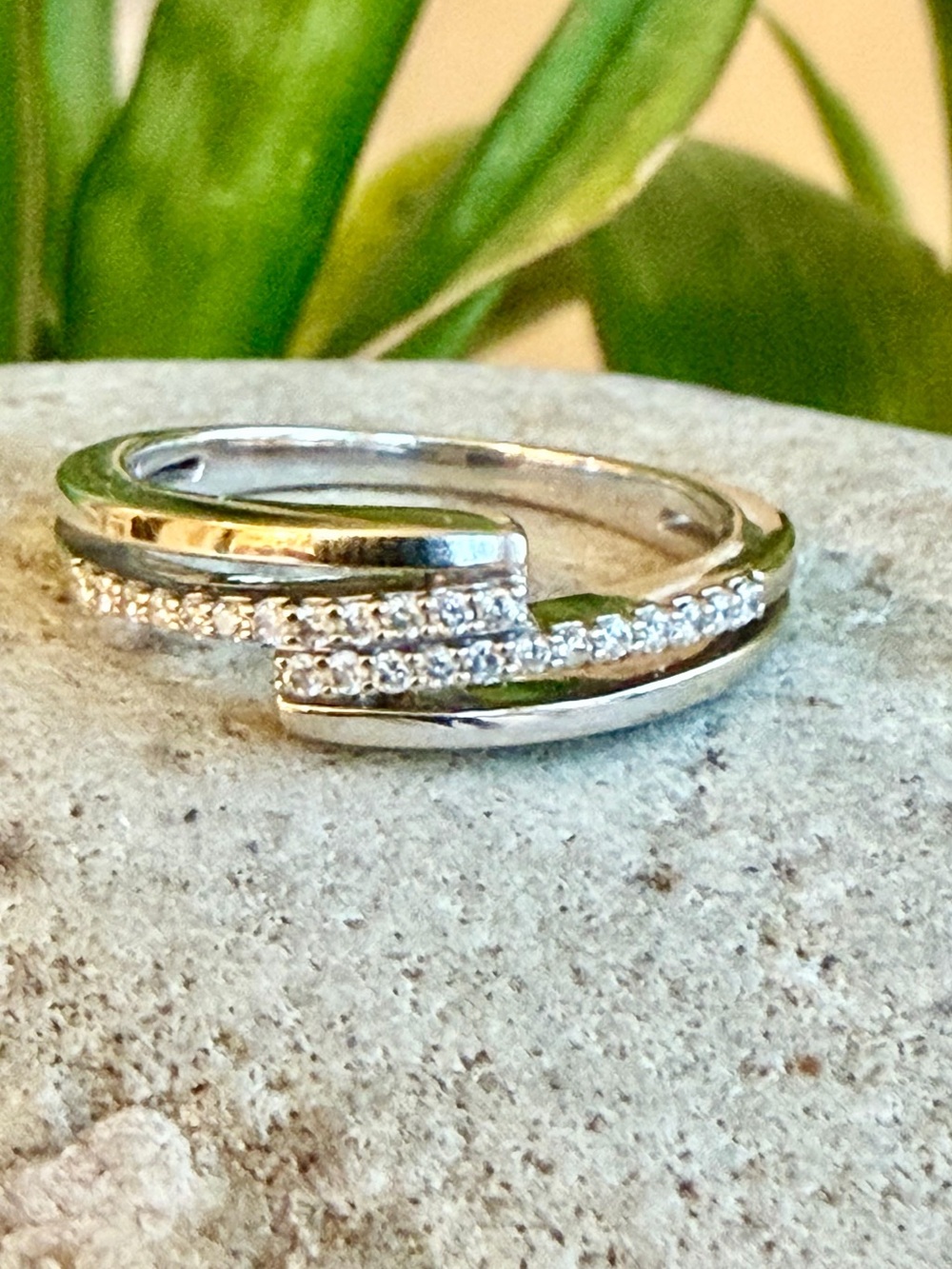 14 karat gold diamond band